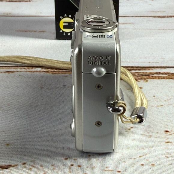 Canon PowerShot SD200 3.2MP Silver Digital Camera with Charger - Picture 8 of 8